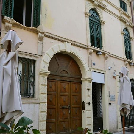 Gabrielli Rooms Et Apartments Sant Antonio Alloggio 4 M0230914084 Verona Exterior photo
